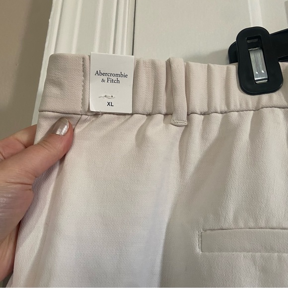 NWT - Abercrombie & Fitch Ultra High Rise Tailored Shorts in Cream - XL - Picture 4 of 8